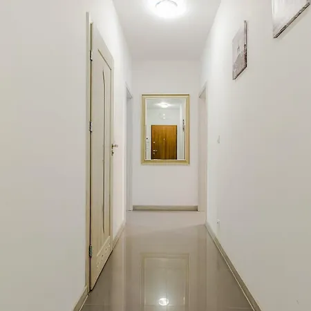 Family Zoliborz By Renters Apartman