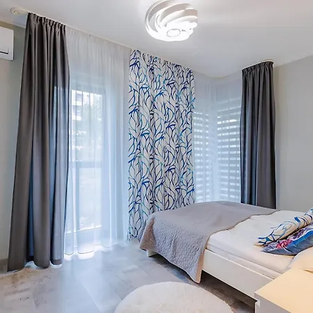 Family Zoliborz By Renters Apartman